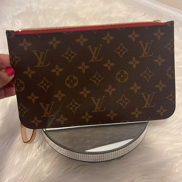 NWOT LOUIS VUITTON Pochette Wristlet Monogram Canvas Neverfull MM - Picture 3 of 6